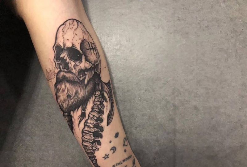 骷髅头纹身图片_手臂手部点刺纹身图案