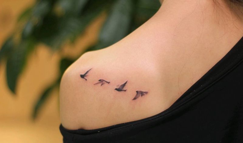 精致的小鸟纹身图片