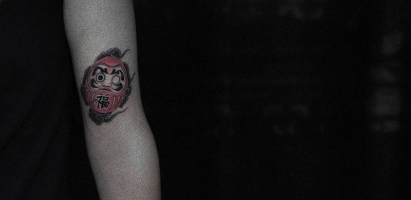 达摩蛋纹身图片_手臂手部纹身图案