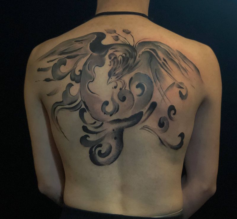 水墨纹身图片_背部肩部水墨水彩纹身图案