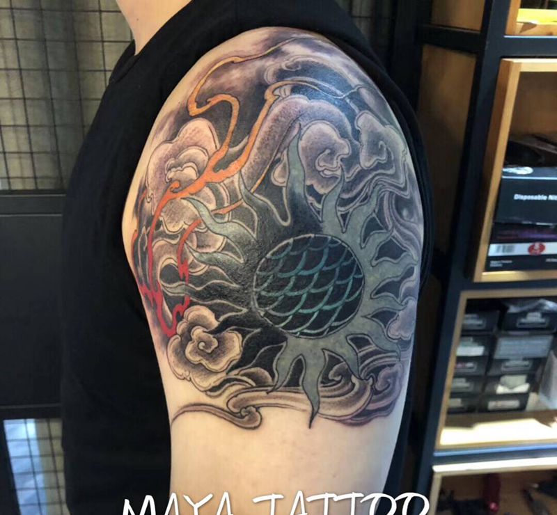 不同星耀纹身图片_肩部纹身图案