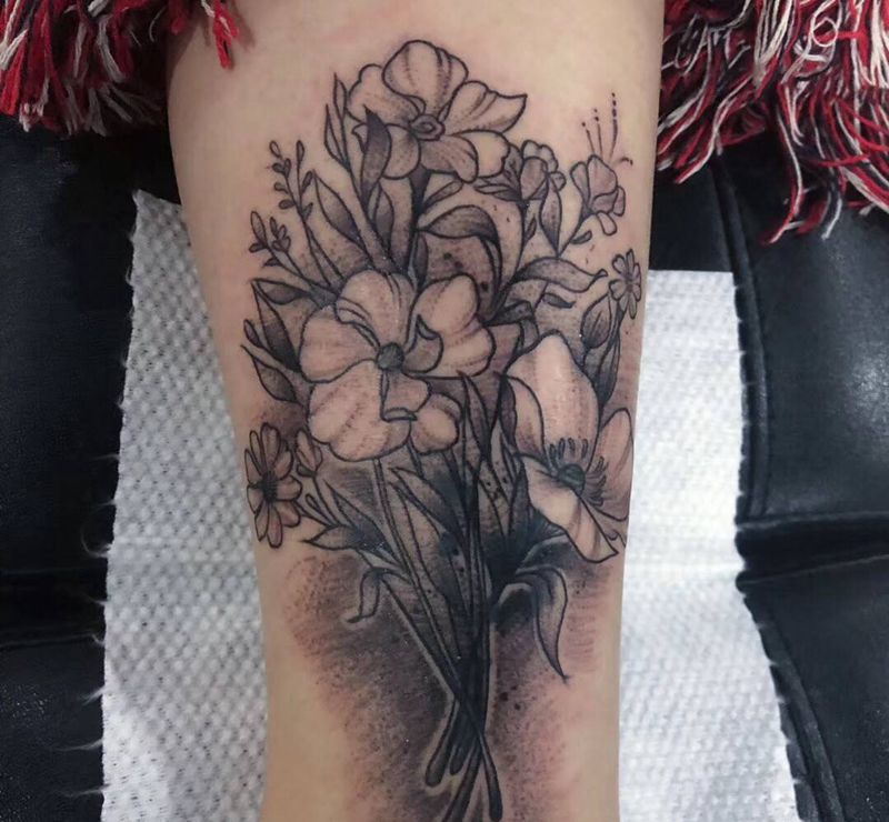 生长纹身图片_腿部纹身图案