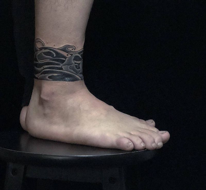 水浪腿环纹身图片_腿部脚部水墨水浪海浪纹身图案