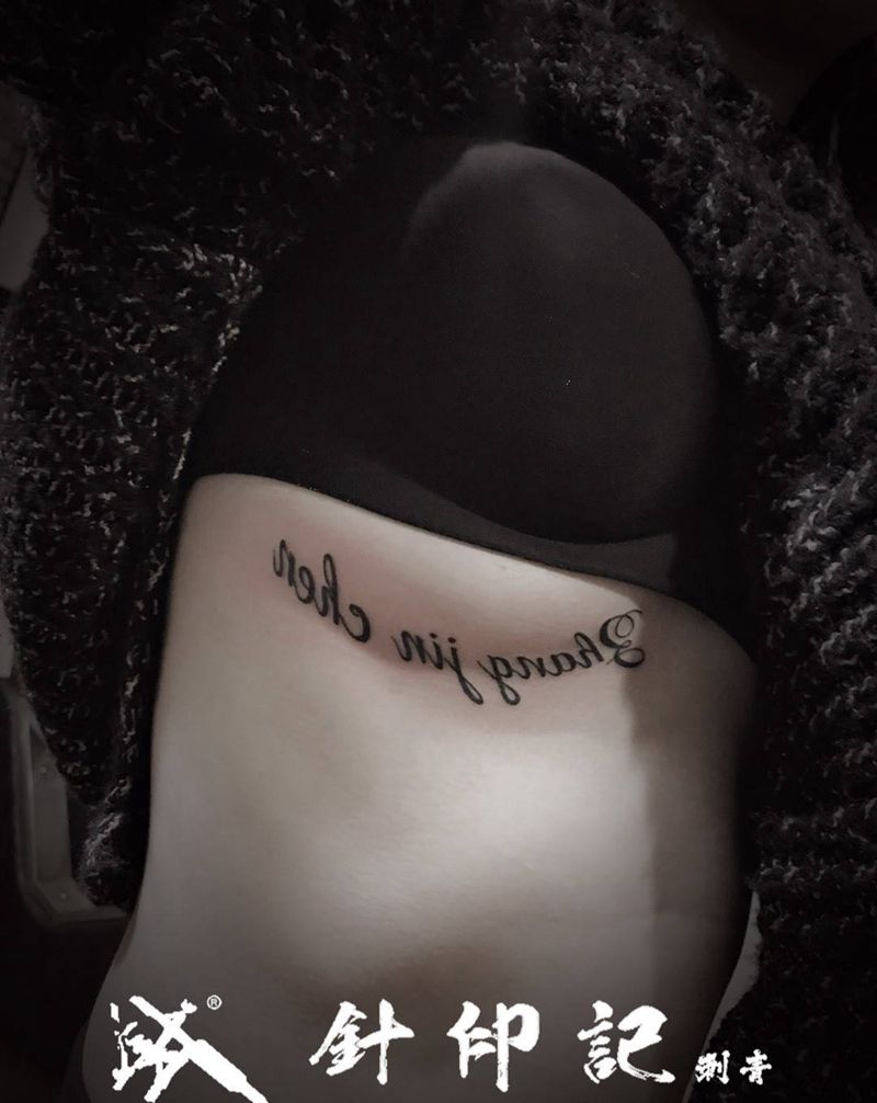 胸下纹身纹身图片_成品胸部清新字符纹身图案