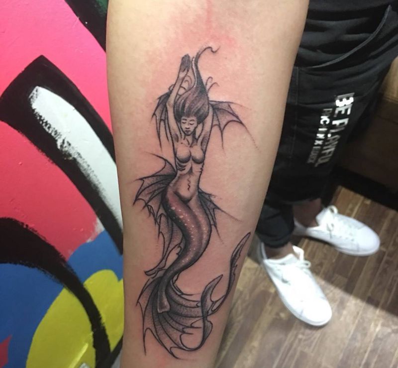 美人鱼纹身图片_成品手部手臂清新动物人物纹身图案