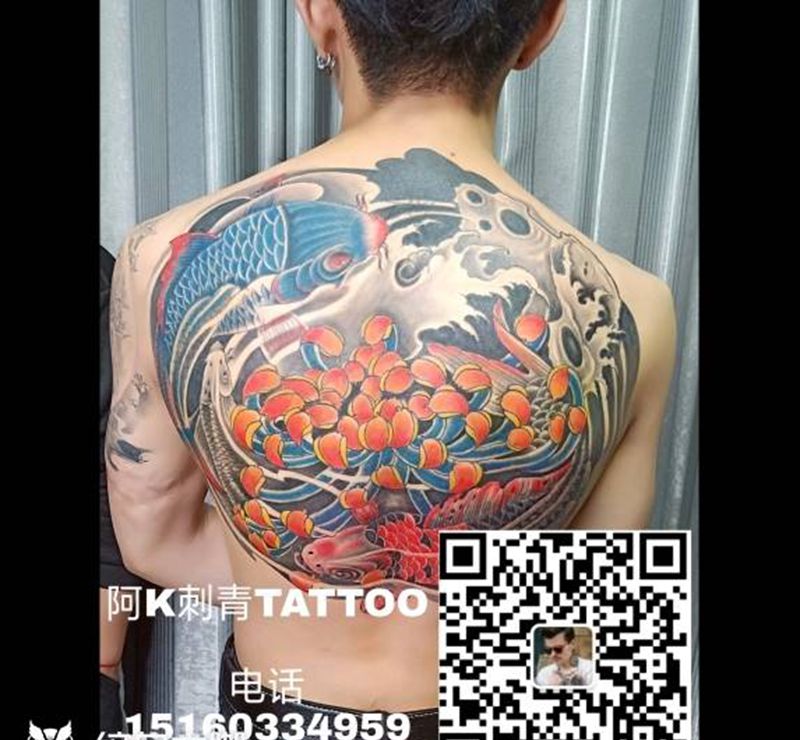 半背鲤鱼纹身图片