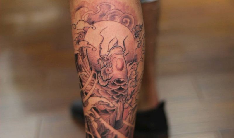 传统锦鲤纹身图片_脚部纹身图案