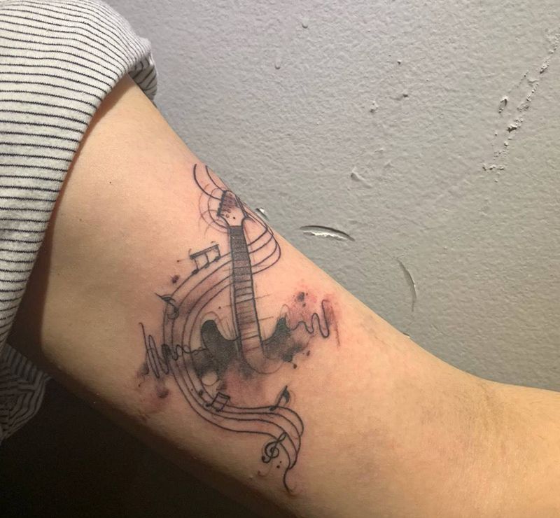 小提琴纹身图片_手臂手部水彩水墨纹身图案