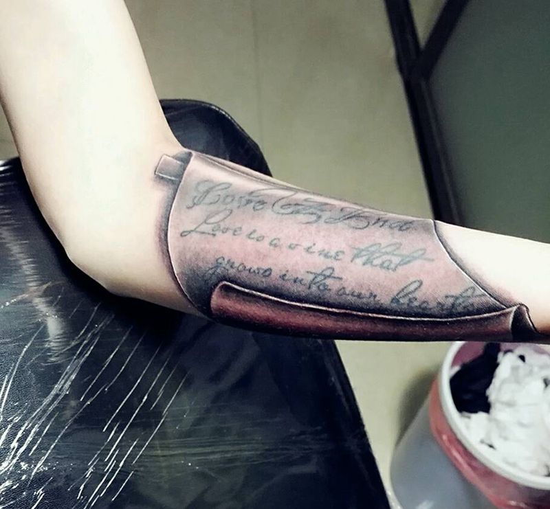 羊皮卷纹身图片_手臂欧美字符静物原创成品纹身图案