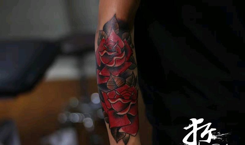 大玫瑰复古纹身图片