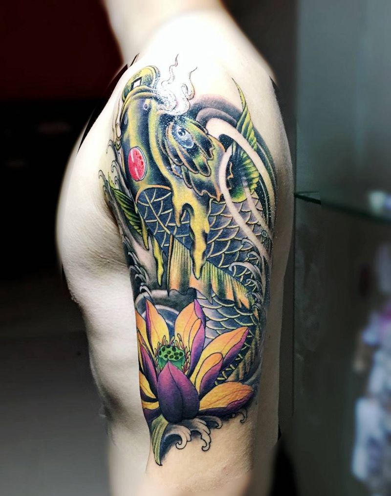 大臂鲤鱼纹身图片