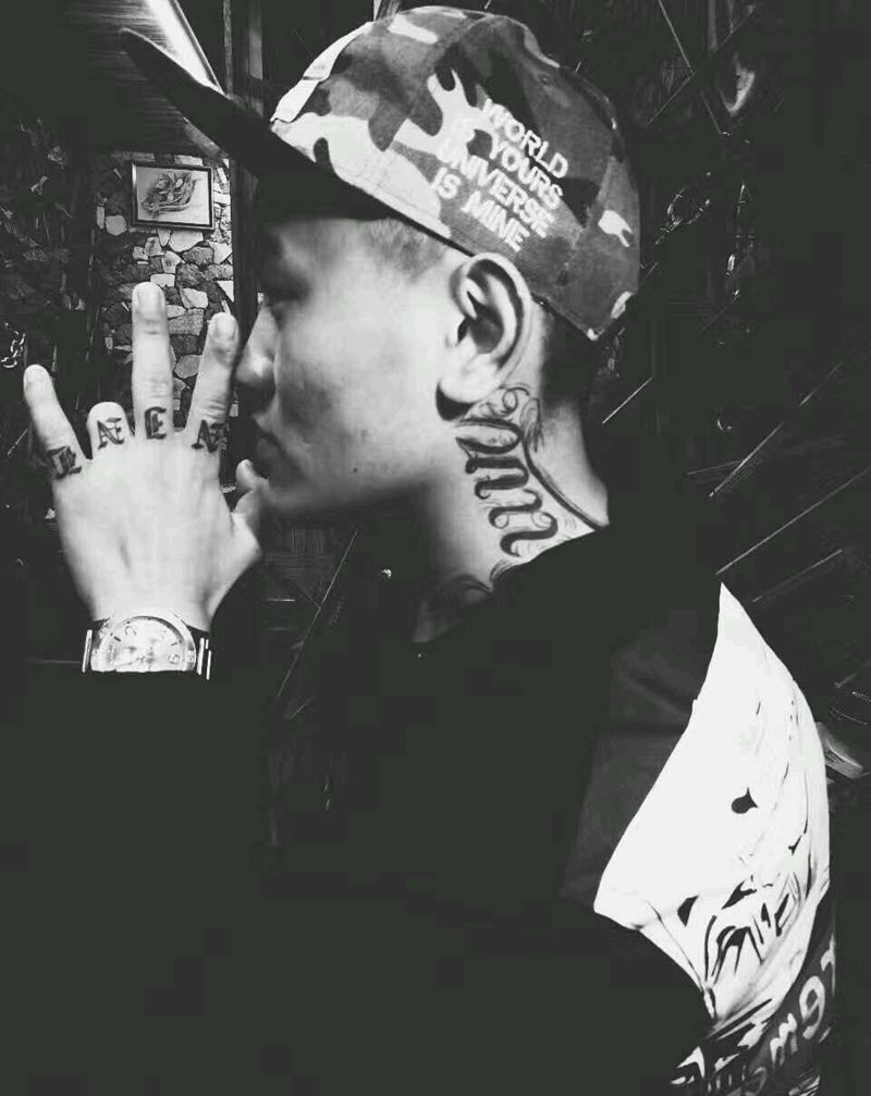 行男行女做的是艺术纹身图片