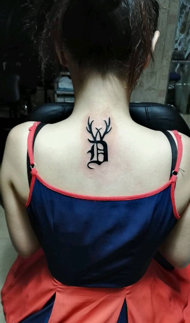 鹿角、字纹身图片_颈部欧美字符图腾原创纹身图案