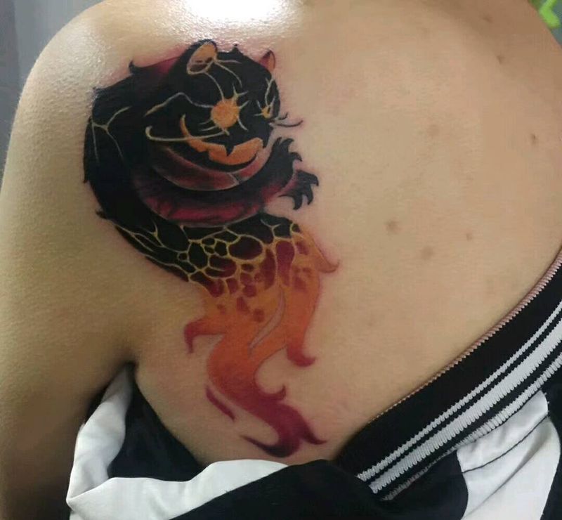 遮盖纹身图片_肩部背部欧美动物成品纹身图案