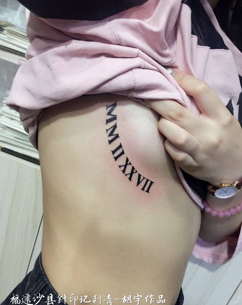 胸下小作纹身图片