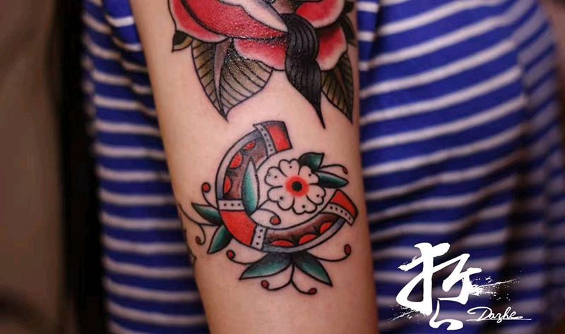 马桶铁纹身图片