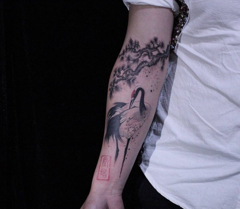 松鹤，水墨纹身图片_成品手部手臂国画纹身图案