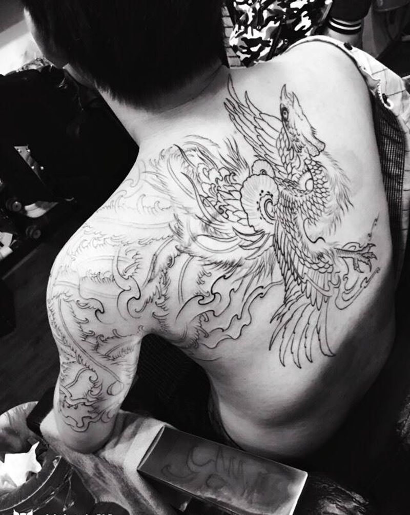 凤凰纹身图片_成品背部传统动物纹身图案