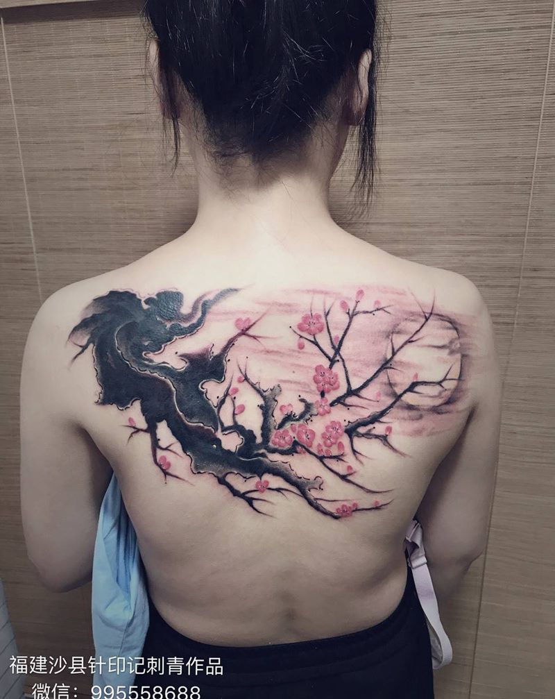 遮盖作品纹身图片_成品背部传统清新植物花纹身图案