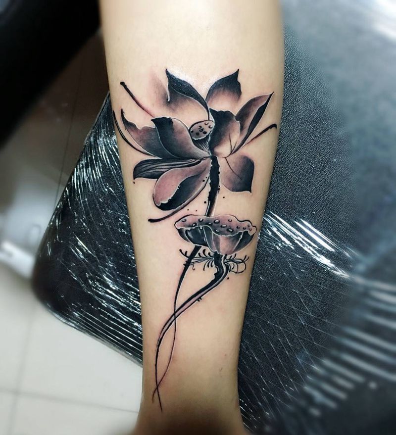 荷花水墨纹身图片