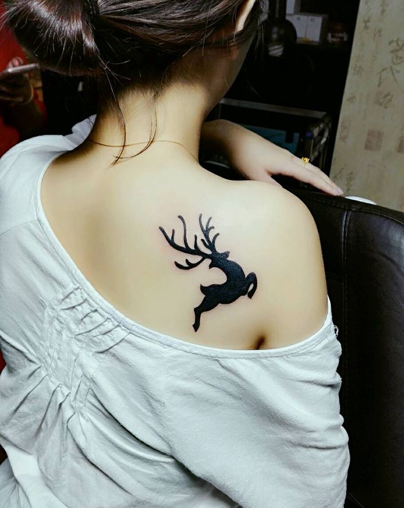 麋鹿纹身图片_背部清新动物图腾原创成品纹身图案
