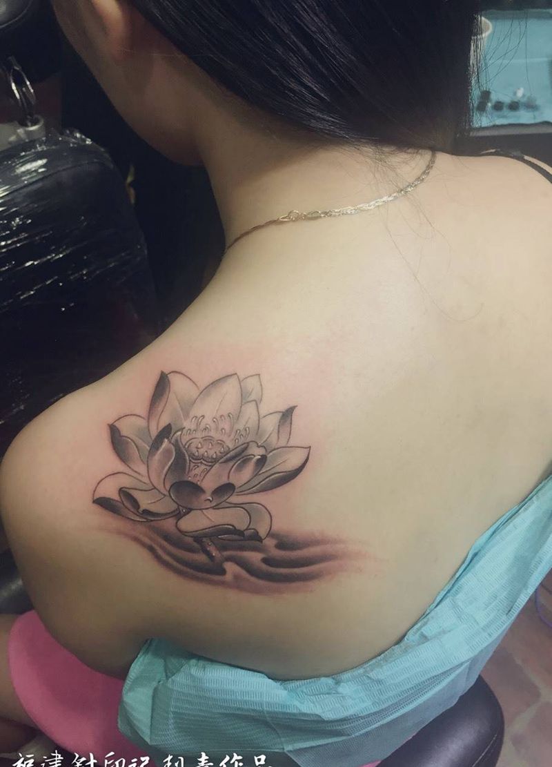 莲花纹身图片