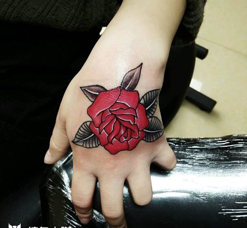 玫瑰纹身图片_手部欧美清新植物成品纹身图案