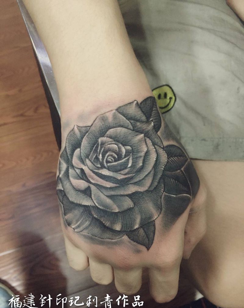 手背玫瑰纹身图片