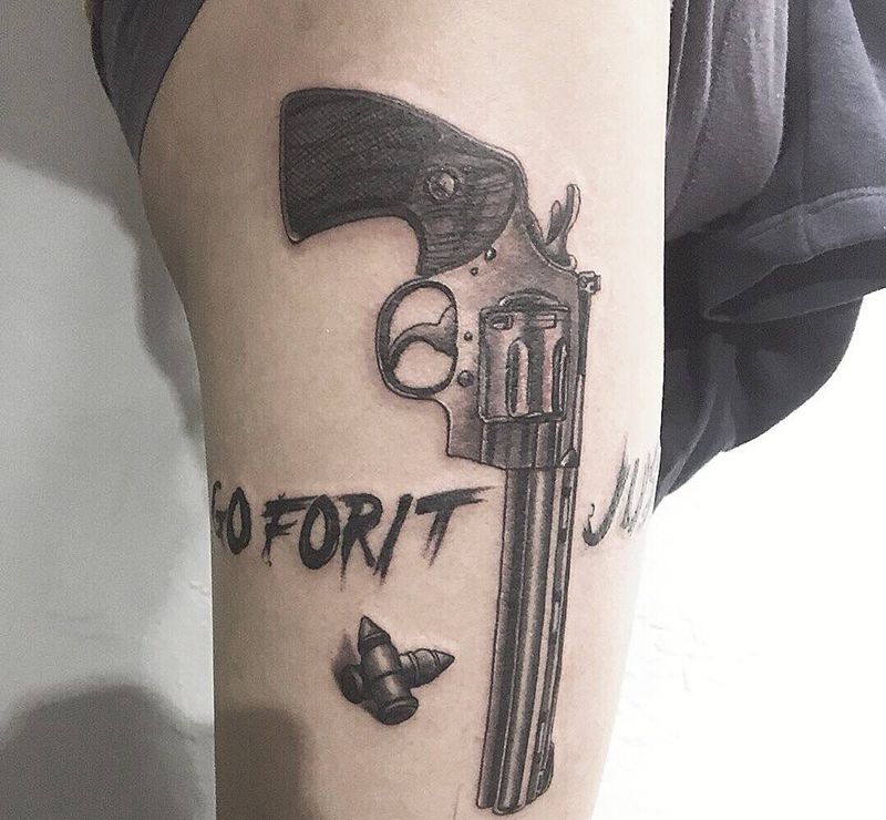 枪纹身图片