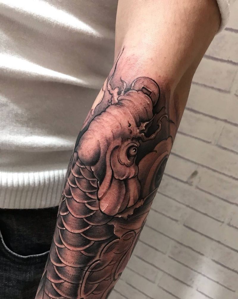 锦鲤包小臂纹身图片_成品手臂传统动物鱼纹身图案