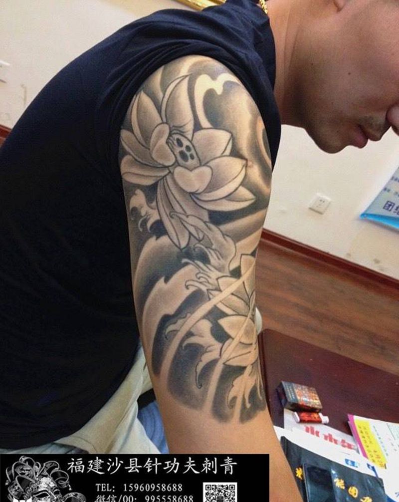 莲花臂纹身图片_成品臀部传统植物纹身图案