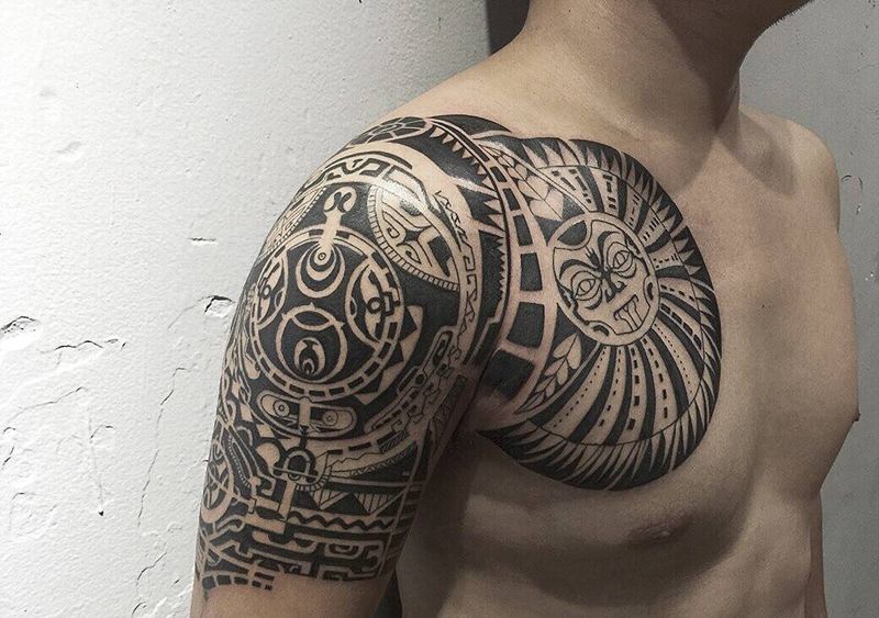 半甲图腾➕指南针纹身图片