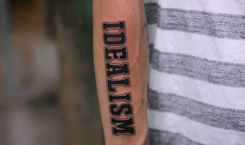 规矩的英文纹身图片