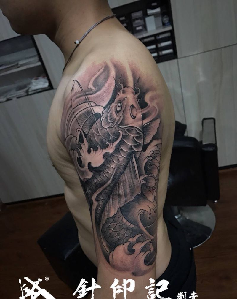 疤痕遮盖-鲤鱼纹身图片_成品手臂传统动物花臂鲤鱼纹身图案