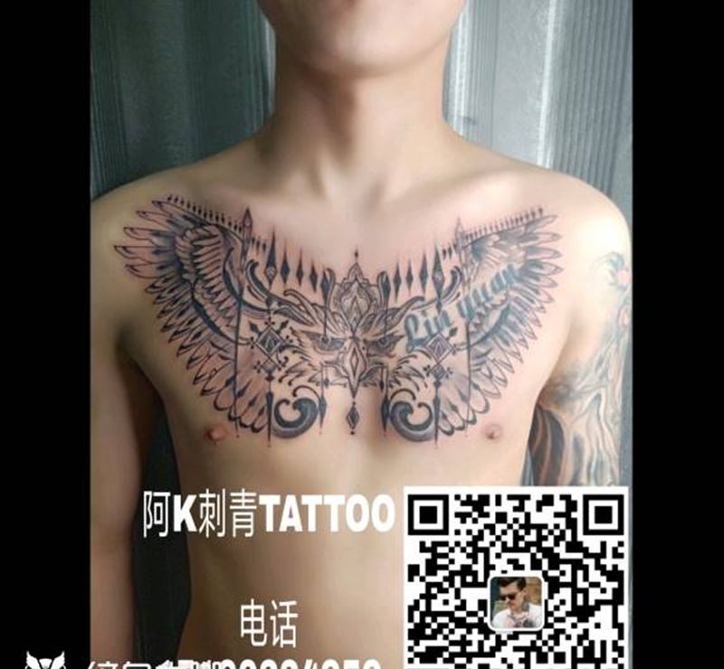 花胸添加纹身图片_胸部纹身图案