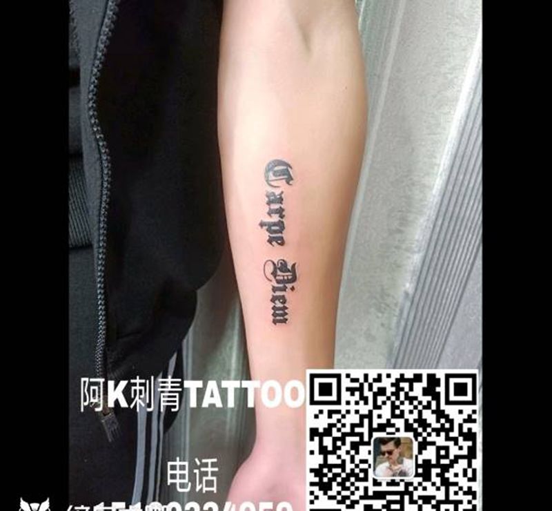 情女纹身纹身图片_腿部手部点刺纹身图案