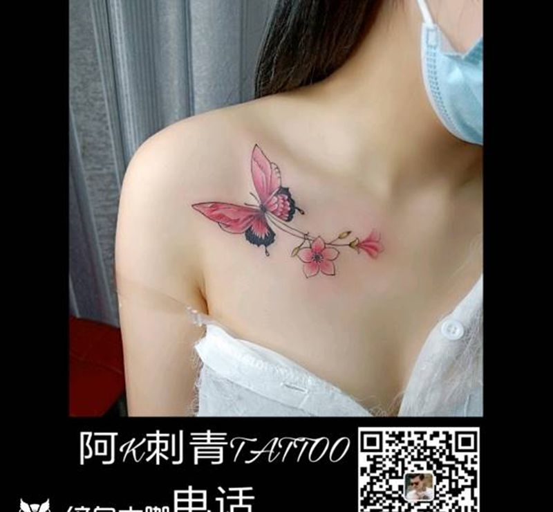 蝴蝶花纹身图片_胸部新传统纹身图案