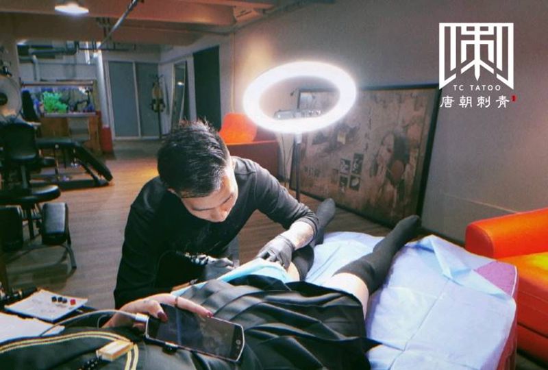 日式动漫纹身图片_腿部新传统纹身图案