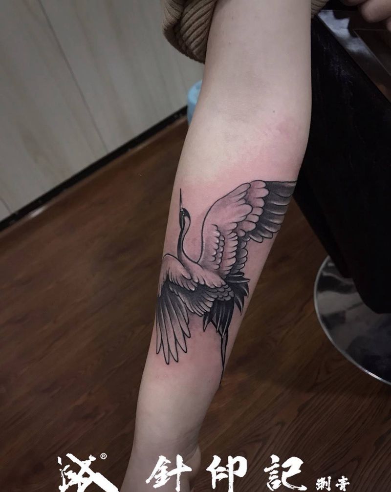 鹤纹身图片_成品手臂传统动物纹身图案