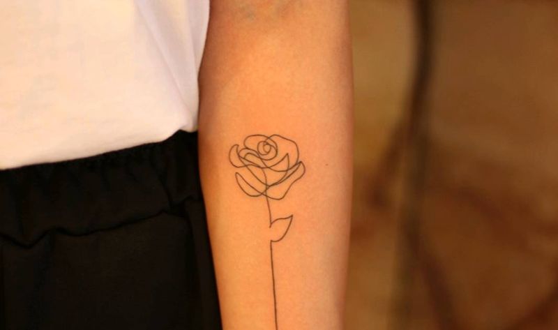 线条花纹身图片_手臂纹身图案