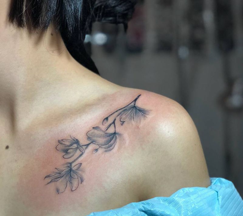 栀子花纹身图片_肩部胸部水彩水墨纹身图案