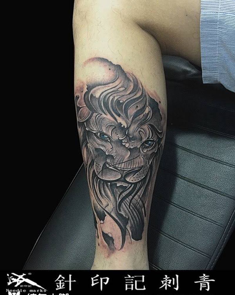 腿部狮子纹身图片