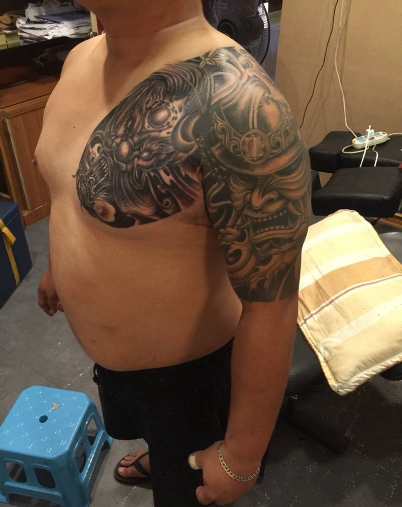 鬼武士半胛纹身图片