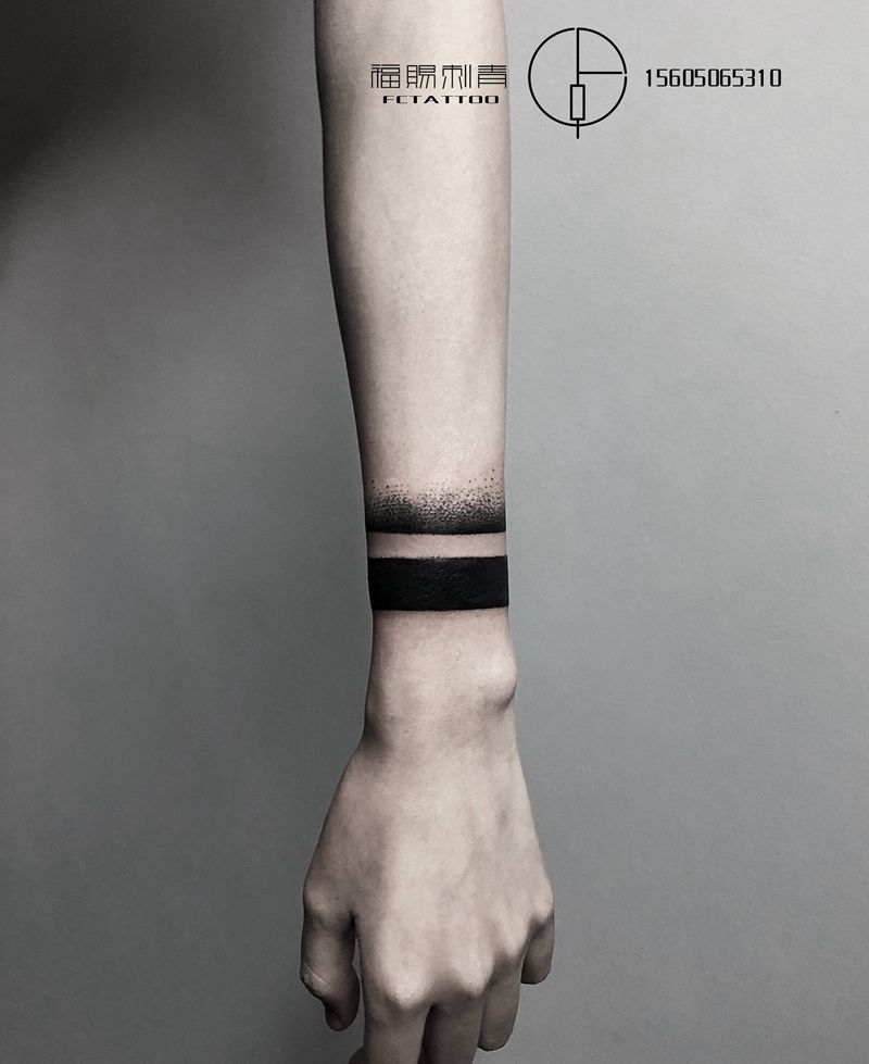 臂环纹身图片_手臂点刺几何纹身图案