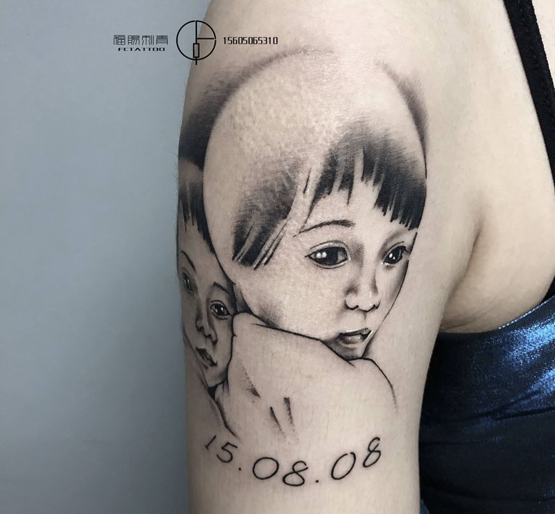 宝宝纹身图片_手臂欧美写实肖像素描纹身图案