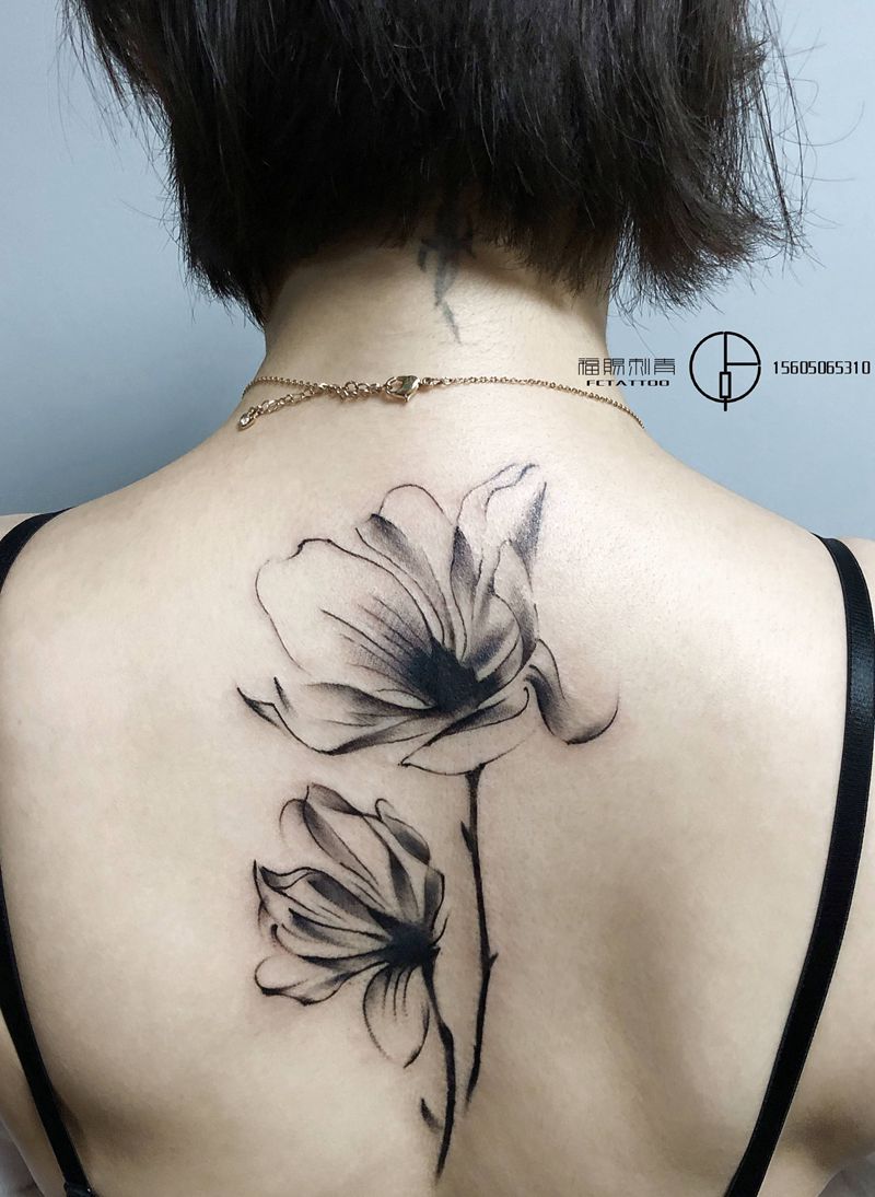 花卉纹身图片_背部水墨花卉纹身图案