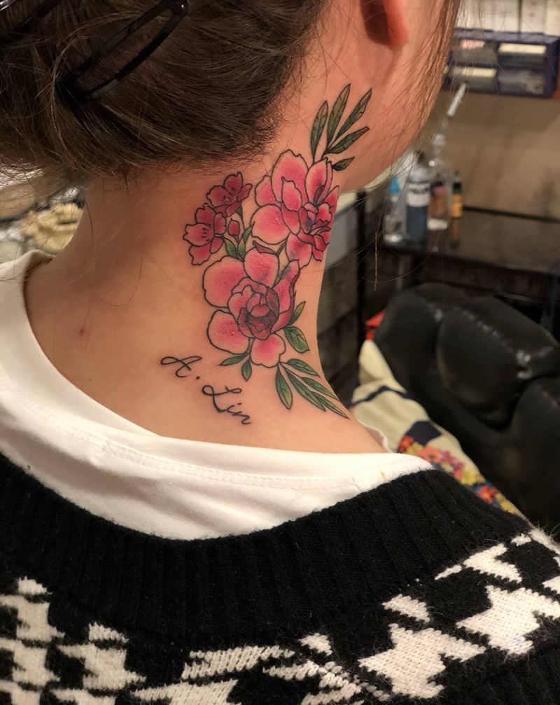 花纹身纹身图片_颈部新传统纹身图案