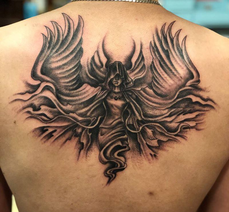 六翼天使纹身图片_背部新传统纹身图案