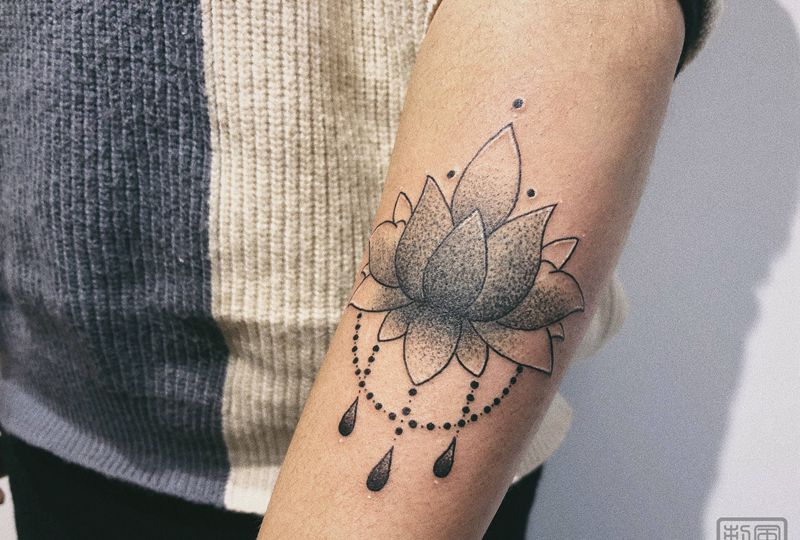 梵花遮盖纹身图片_手臂手部点刺梵花遮盖花纹身图案