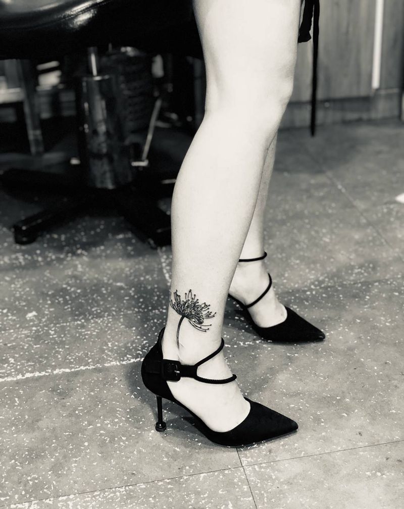 彼岸花纹身纹身图片_腿部新传统纹身图案